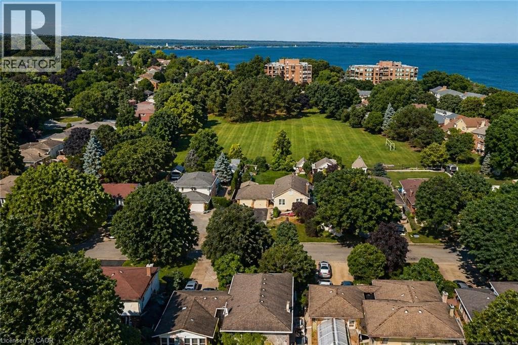 Single Family at 55 SPRING GARDEN Boulevard, St. Catharines, Ontario - Photo 2 - RE/MAX Garden City Realty