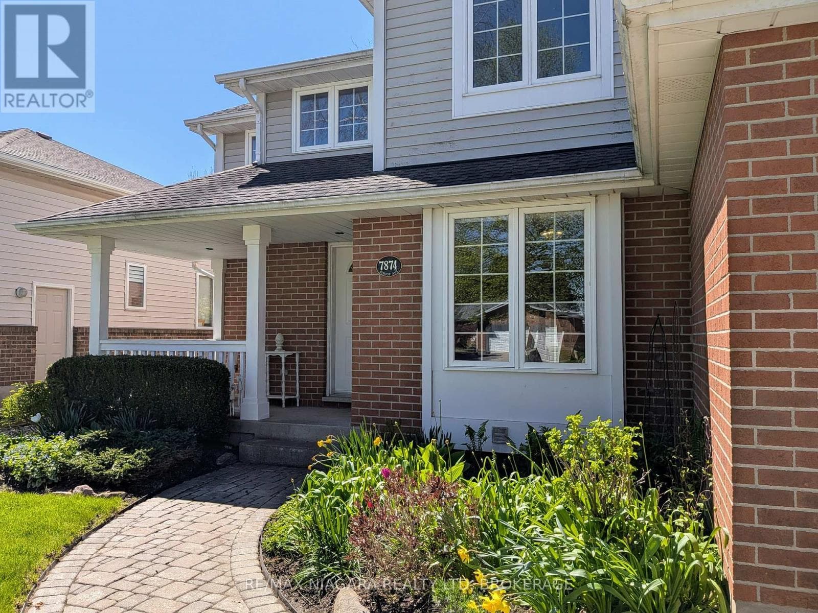 Single Family at 7874 Bishop Avenue, Niagara Falls (Mt. Carmel), Ontario - Photo 2 - RE/MAX Garden City Realty