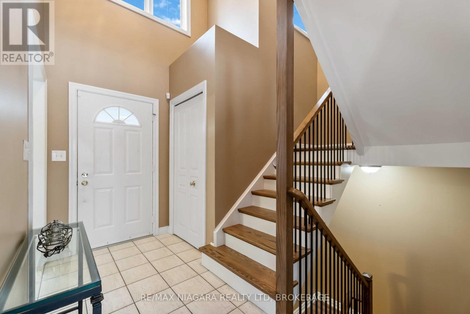 Single Family at 7874 Bishop Avenue, Niagara Falls (Mt. Carmel), Ontario - Photo 4 - RE/MAX Garden City Realty