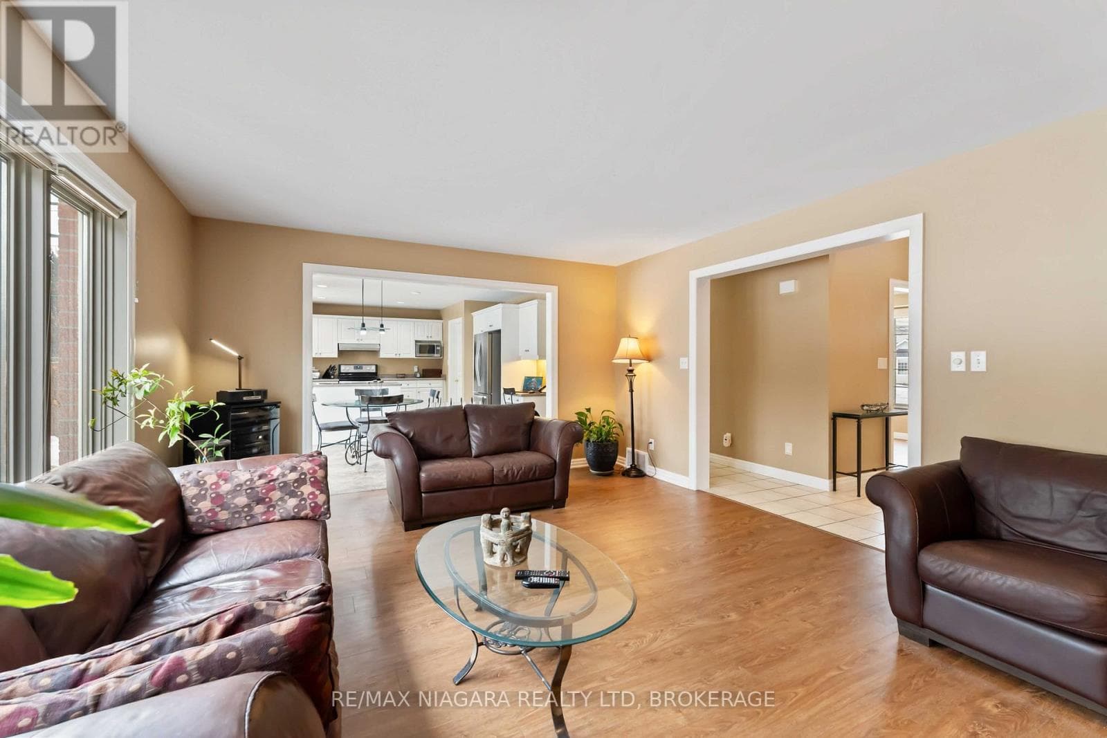 Single Family at 7874 Bishop Avenue, Niagara Falls (Mt. Carmel), Ontario - Photo 9 - RE/MAX Garden City Realty