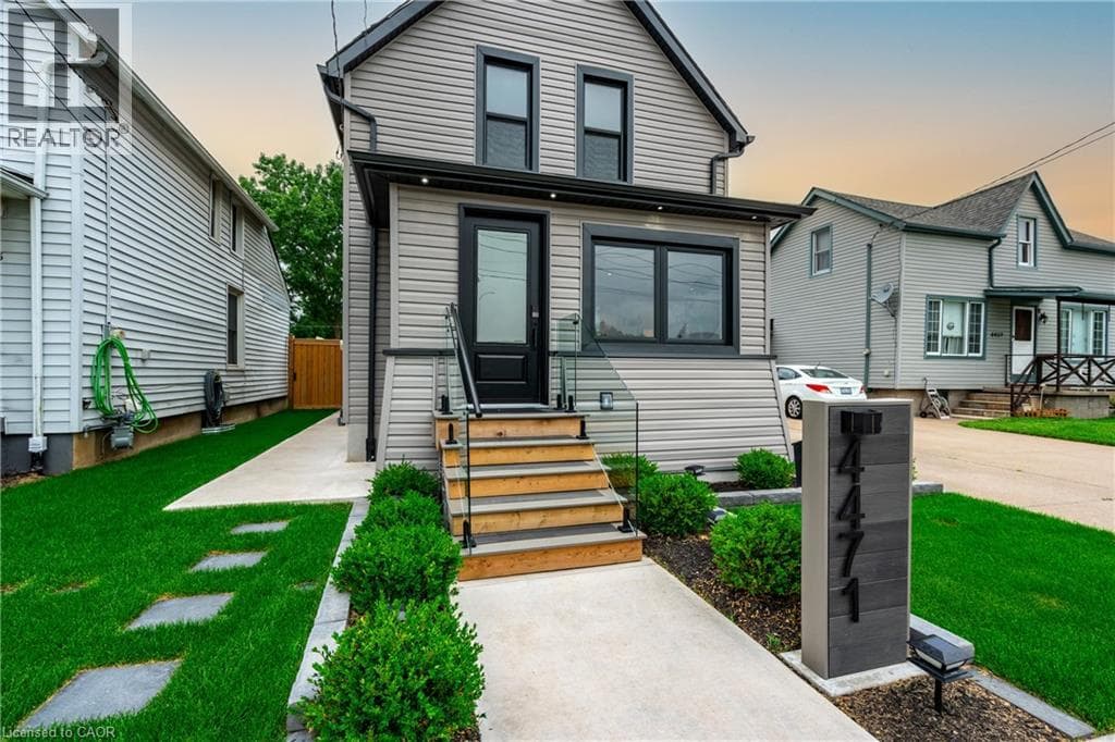 Single Family at 4471 FIRST Avenue, Niagara Falls, Ontario - Photo 6 - RE/MAX Garden City Realty
