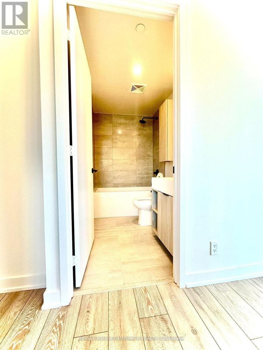 Single Family at 1911- 108 Peter Street, Toronto (Waterfront Communities), Ontario - Photo 10 - RE/MAX Garden City Realty