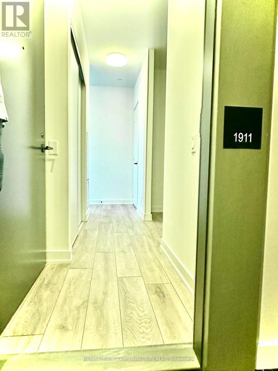 Single Family at 1911- 108 Peter Street, Toronto (Waterfront Communities), Ontario - Photo 4 - RE/MAX Garden City Realty