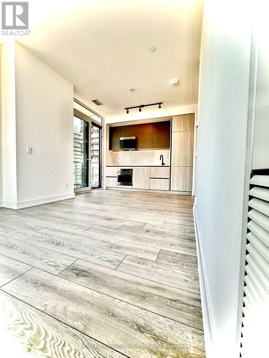 Single Family at 1911- 108 Peter Street, Toronto (Waterfront Communities), Ontario - Photo 5 - RE/MAX Garden City Realty