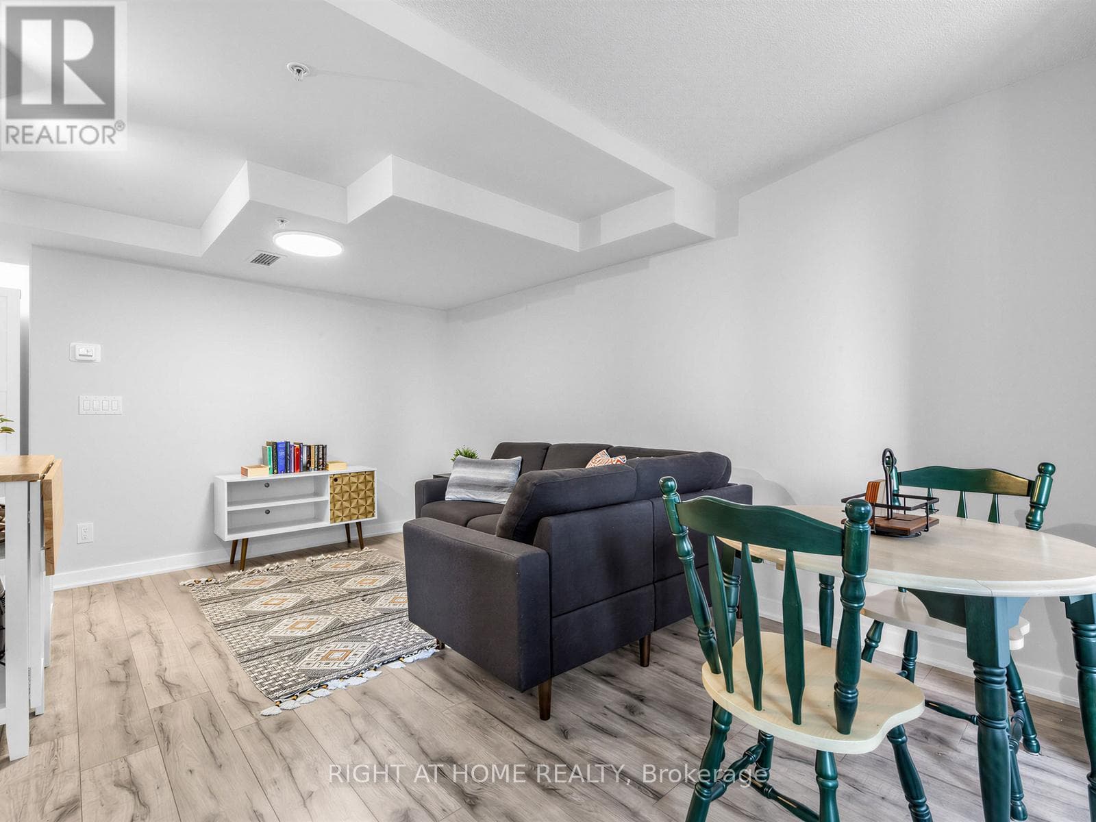 Single Family at 1210- 295 Adelaide Street, Toronto (Waterfront Communities), Ontario - Photo 6 - RE/MAX Garden City Realty