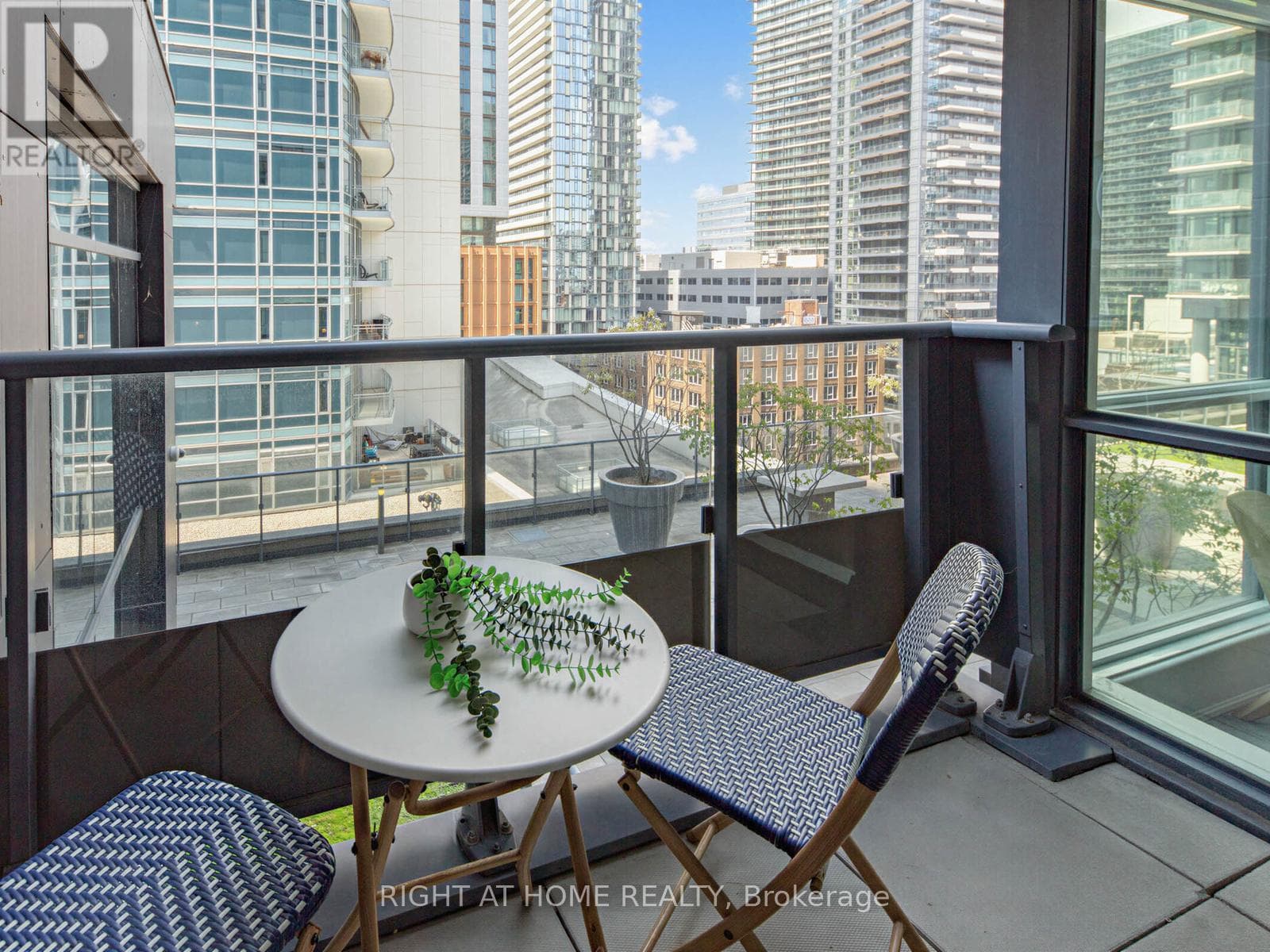 Single Family at 1210- 295 Adelaide Street, Toronto (Waterfront Communities), Ontario - Photo 8 - RE/MAX Garden City Realty