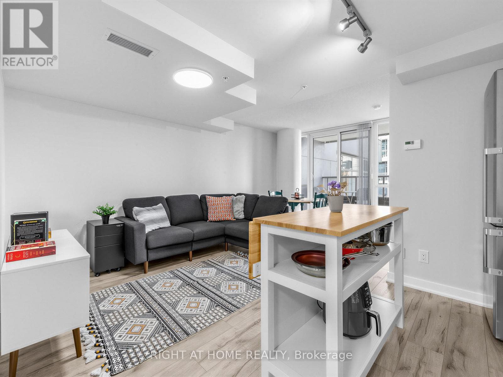 Single Family at 1210- 295 Adelaide Street, Toronto (Waterfront Communities), Ontario - Photo 3 - RE/MAX Garden City Realty