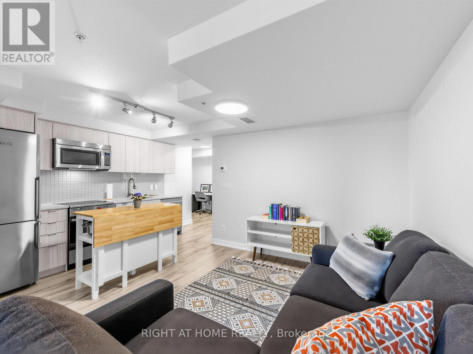Single Family at 1210- 295 Adelaide Street, Toronto (Waterfront Communities), Ontario - Photo 2 - RE/MAX Garden City Realty