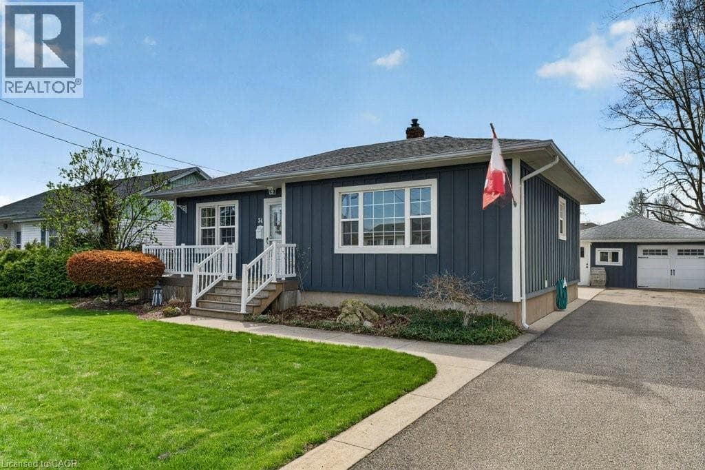 Single Family at 34 ADMIRAL Road, St. Catharines, Ontario - Photo 3 - RE/MAX Garden City Realty