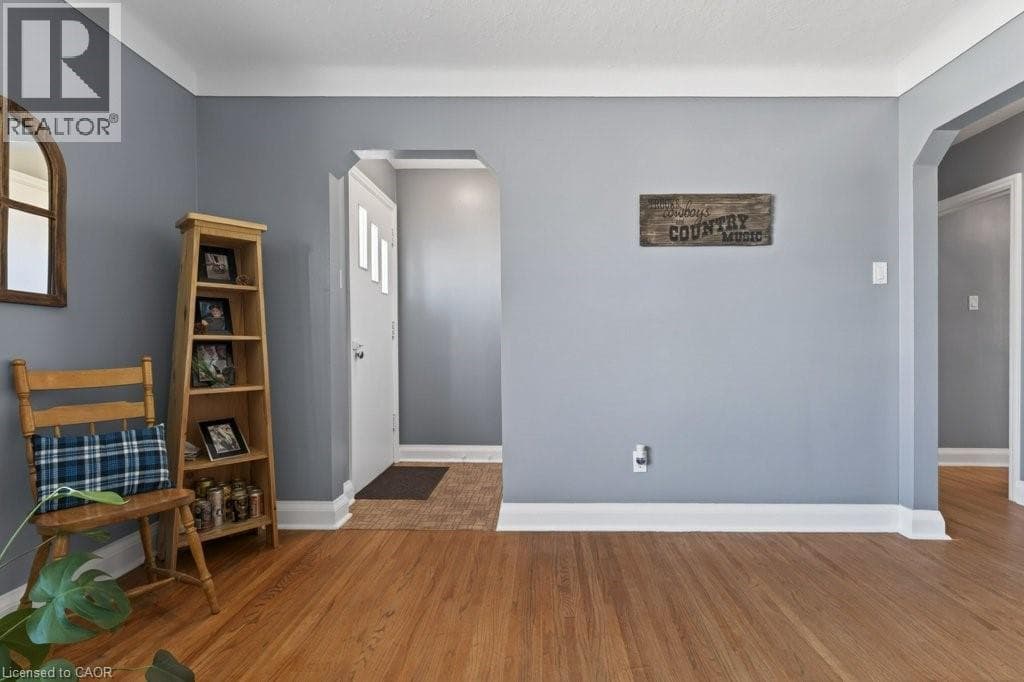 Single Family at 34 ADMIRAL Road, St. Catharines, Ontario - Photo 6 - RE/MAX Garden City Realty