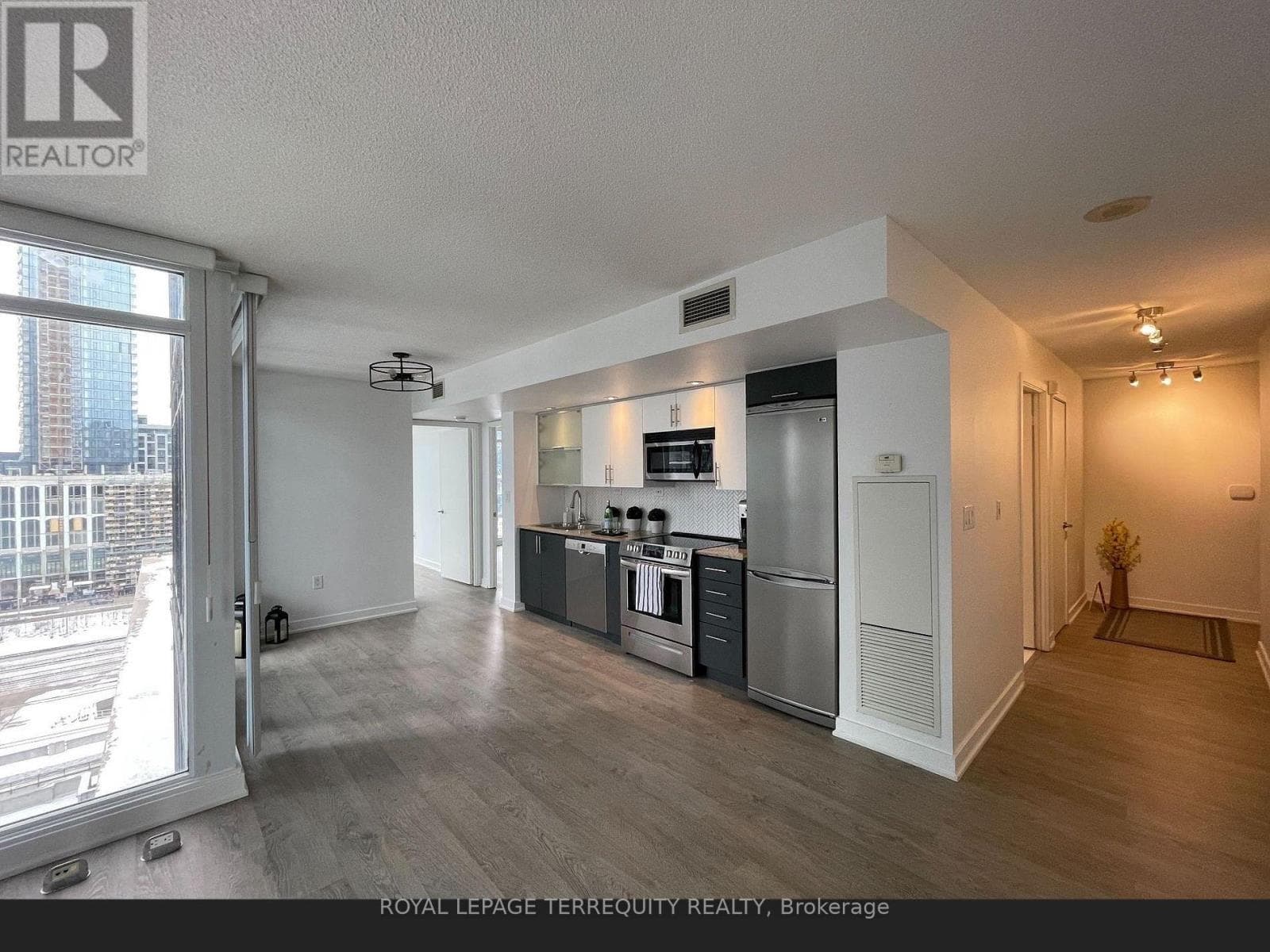 Single Family at 1009- 8 Telegram Mews, Toronto (Waterfront Communities), Ontario - Photo 4 - RE/MAX Garden City Realty