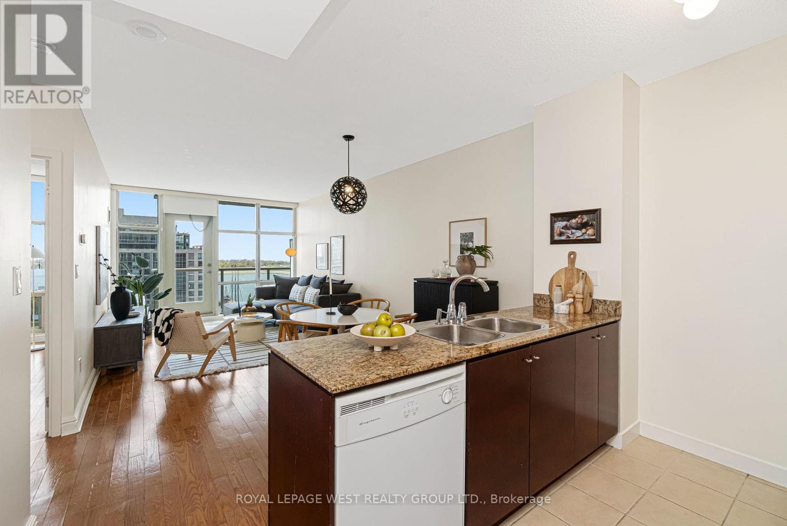 Single Family at #1510- 35 Mariner Terrace, Toronto (Waterfront Communities), Ontario - Photo 5 - RE/MAX Garden City Realty