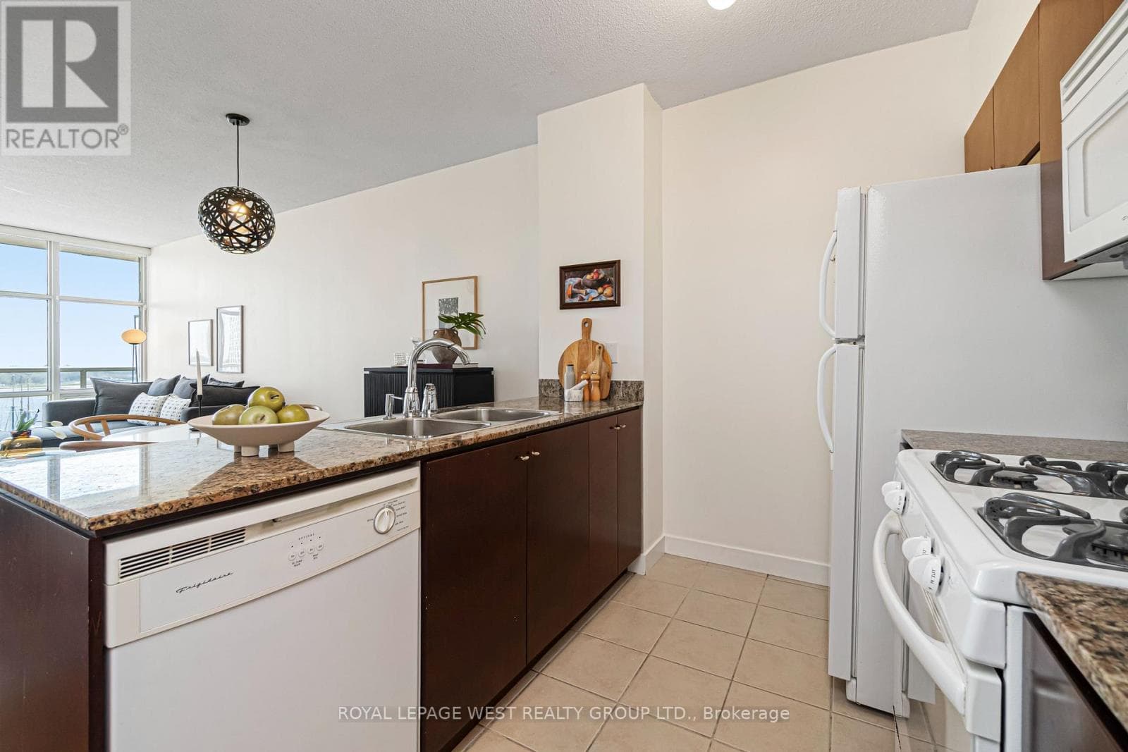 Single Family at #1510- 35 Mariner Terrace, Toronto (Waterfront Communities), Ontario - Photo 9 - RE/MAX Garden City Realty
