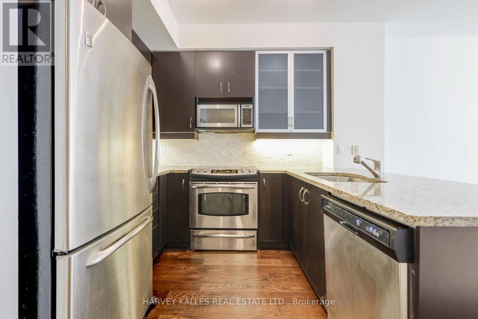 Single Family at 914- 438 King Street, Toronto (Waterfront Communities), Ontario - Photo 10 - RE/MAX Garden City Realty