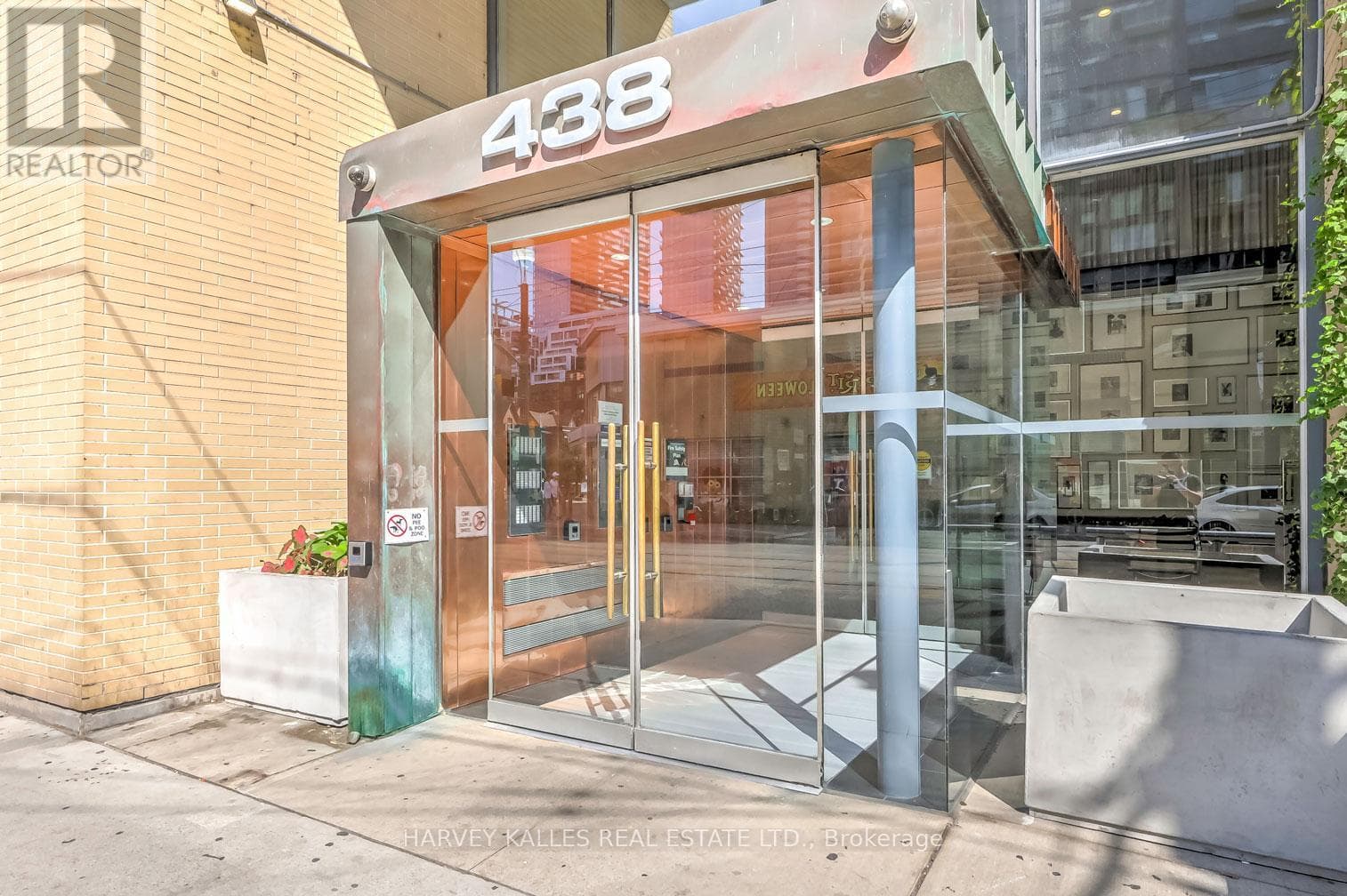 Single Family at 914- 438 King Street, Toronto (Waterfront Communities), Ontario - Photo 2 - RE/MAX Garden City Realty