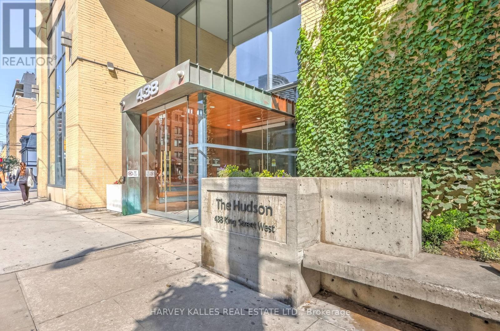 Single Family at 914- 438 King Street, Toronto (Waterfront Communities), Ontario - Photo 3 - RE/MAX Garden City Realty