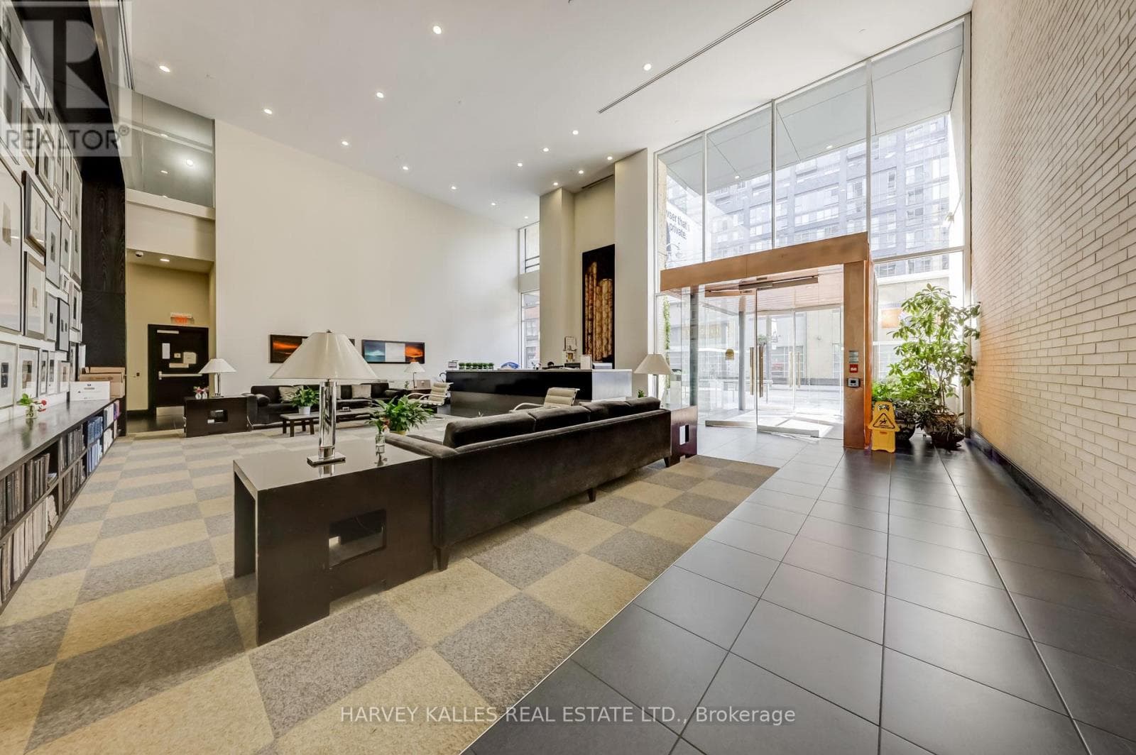 Single Family at 914- 438 King Street, Toronto (Waterfront Communities), Ontario - Photo 4 - RE/MAX Garden City Realty