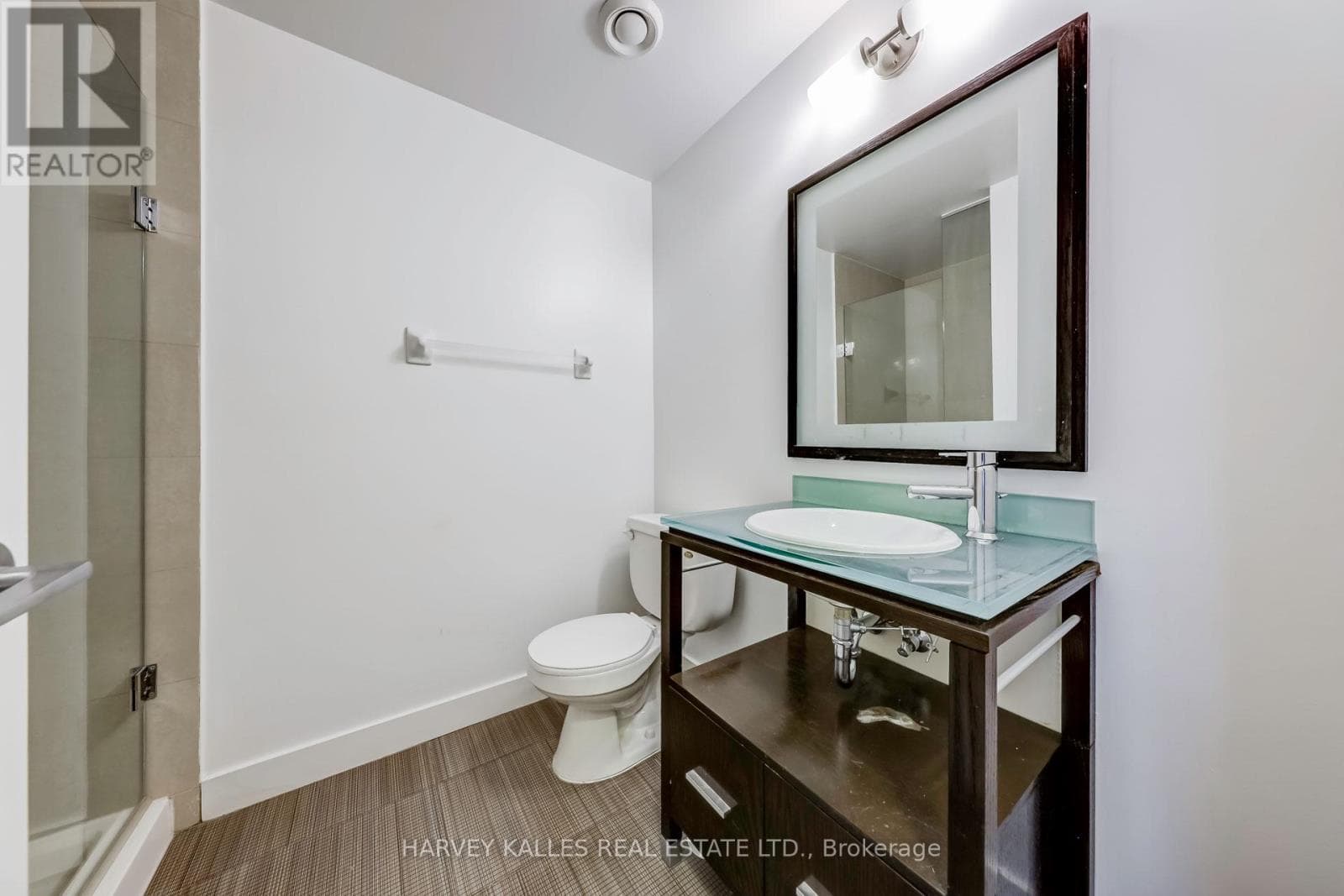 Single Family at 914- 438 King Street, Toronto (Waterfront Communities), Ontario - Photo 8 - RE/MAX Garden City Realty