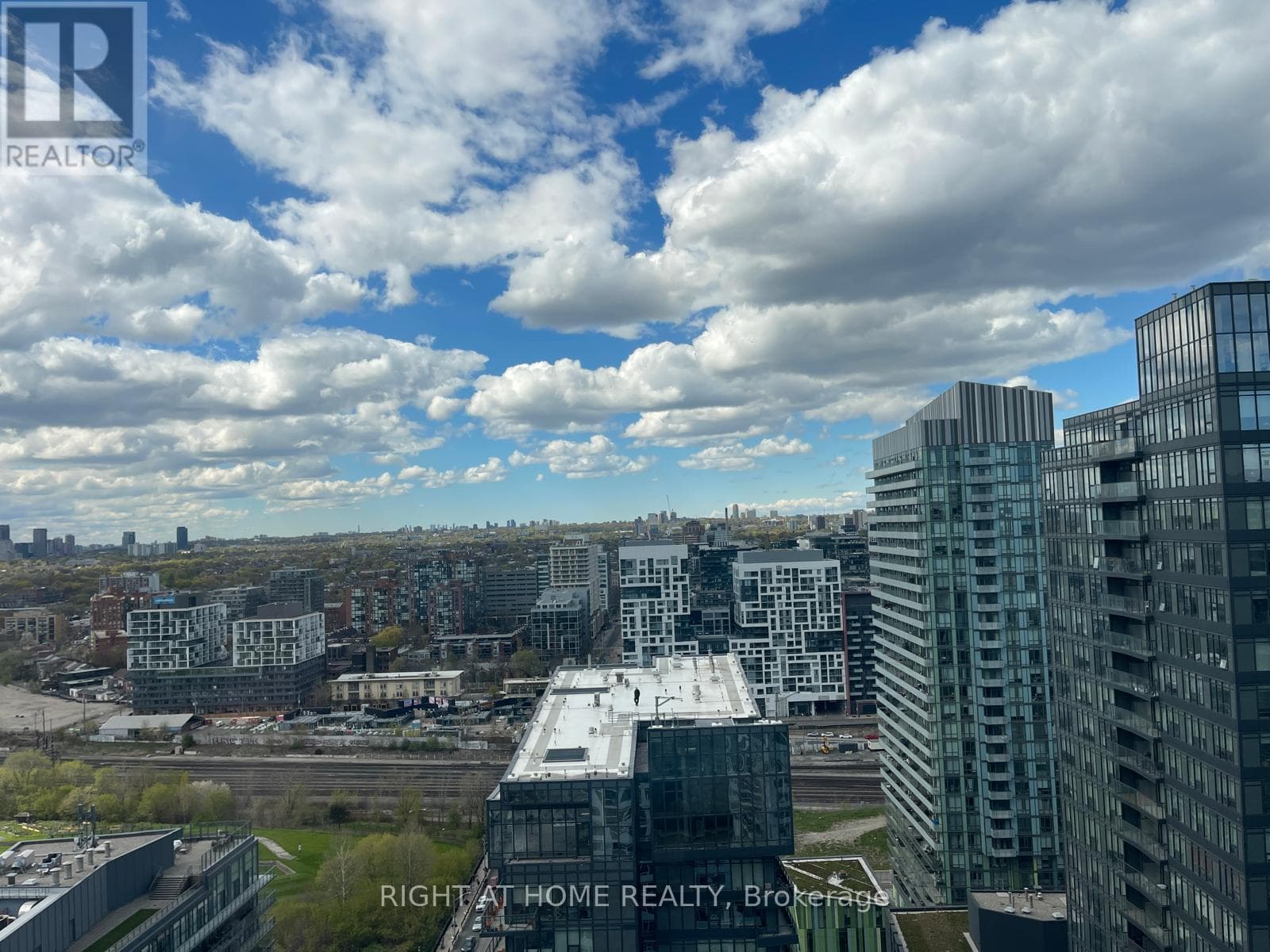 Single Family at 3205- 19 Bathurst Street, Toronto (Waterfront Communities), Ontario - Photo 9 - RE/MAX Garden City Realty