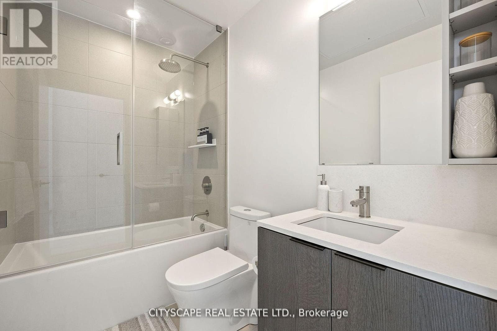 Single Family at 1802- 55 Mercer Street, Toronto (Waterfront Communities), Ontario - Photo 5 - RE/MAX Garden City Realty