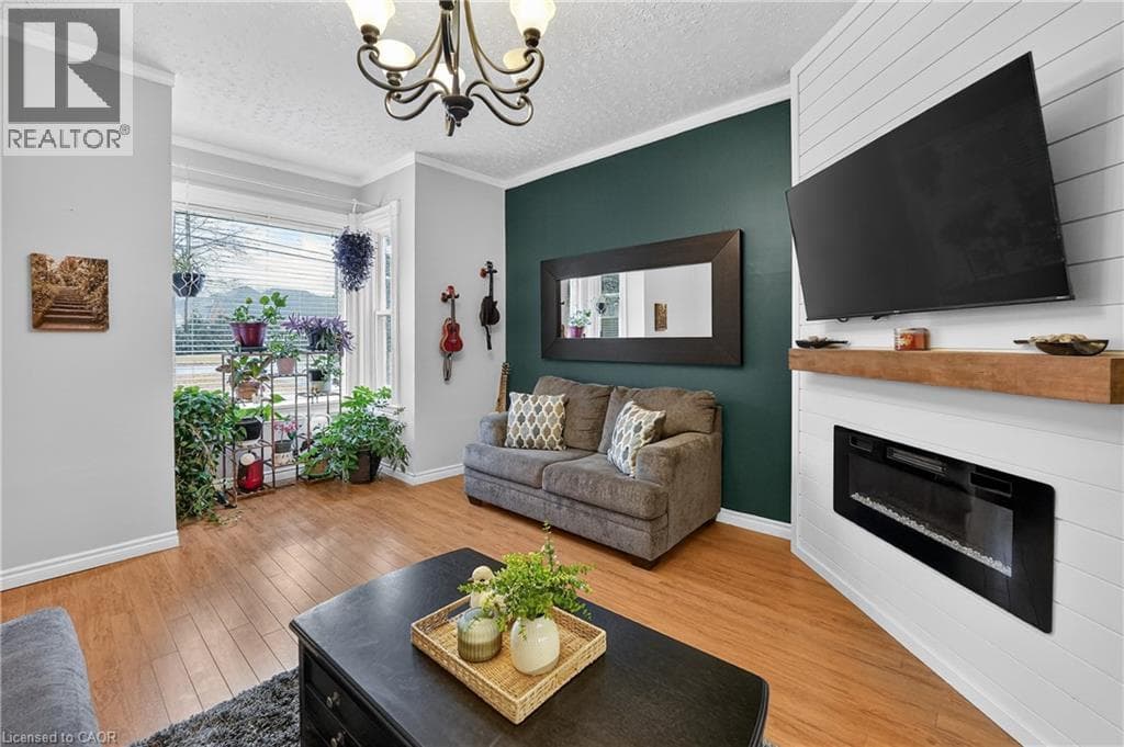 Single Family at 287 MAIN Street, Grimsby, Ontario - Photo 3 - RE/MAX Garden City Realty