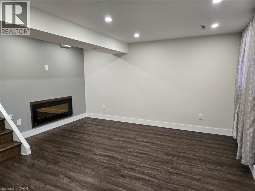 Single Family at 3 GOVERNOR SIMCOE Drive, St. Catharines, Ontario - Photo 10 - RE/MAX Garden City Realty