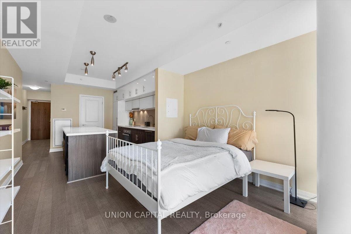 Single Family at 2803- 8 Mercer Street, Toronto (Waterfront Communities), Ontario - Photo 6 - RE/MAX Garden City Realty