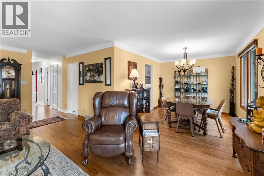 Single Family at 2881 OLDEN Avenue, Niagara Falls, Ontario - Photo 10 - RE/MAX Garden City Realty