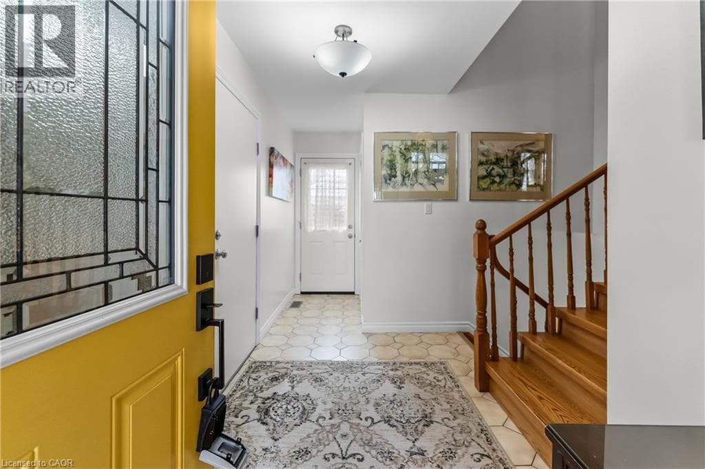 Single Family at 2881 OLDEN Avenue, Niagara Falls, Ontario - Photo 5 - RE/MAX Garden City Realty