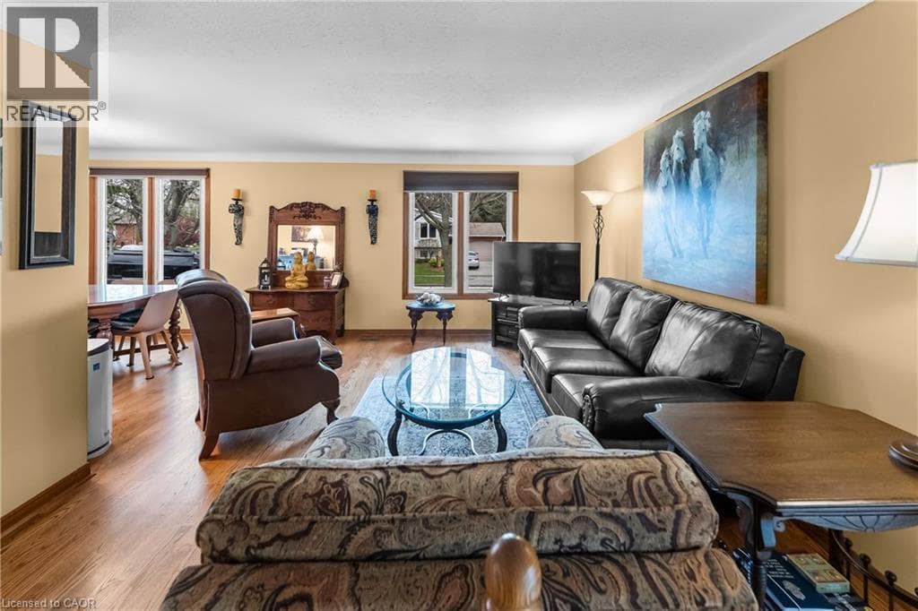 Single Family at 2881 OLDEN Avenue, Niagara Falls, Ontario - Photo 7 - RE/MAX Garden City Realty