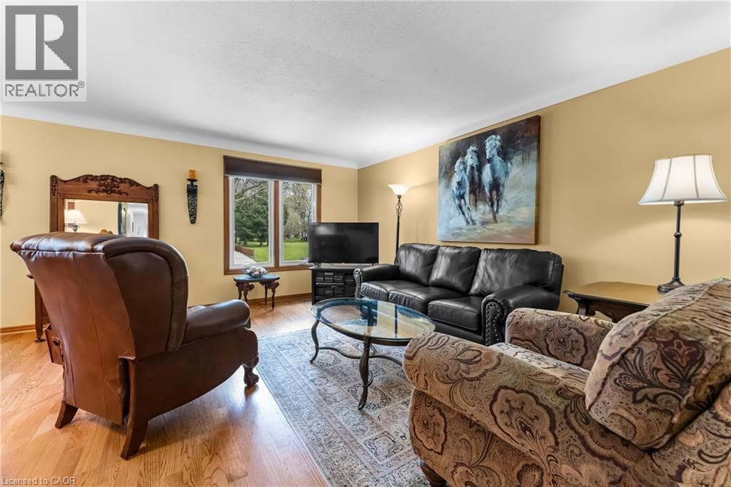 Single Family at 2881 OLDEN Avenue, Niagara Falls, Ontario - Photo 8 - RE/MAX Garden City Realty