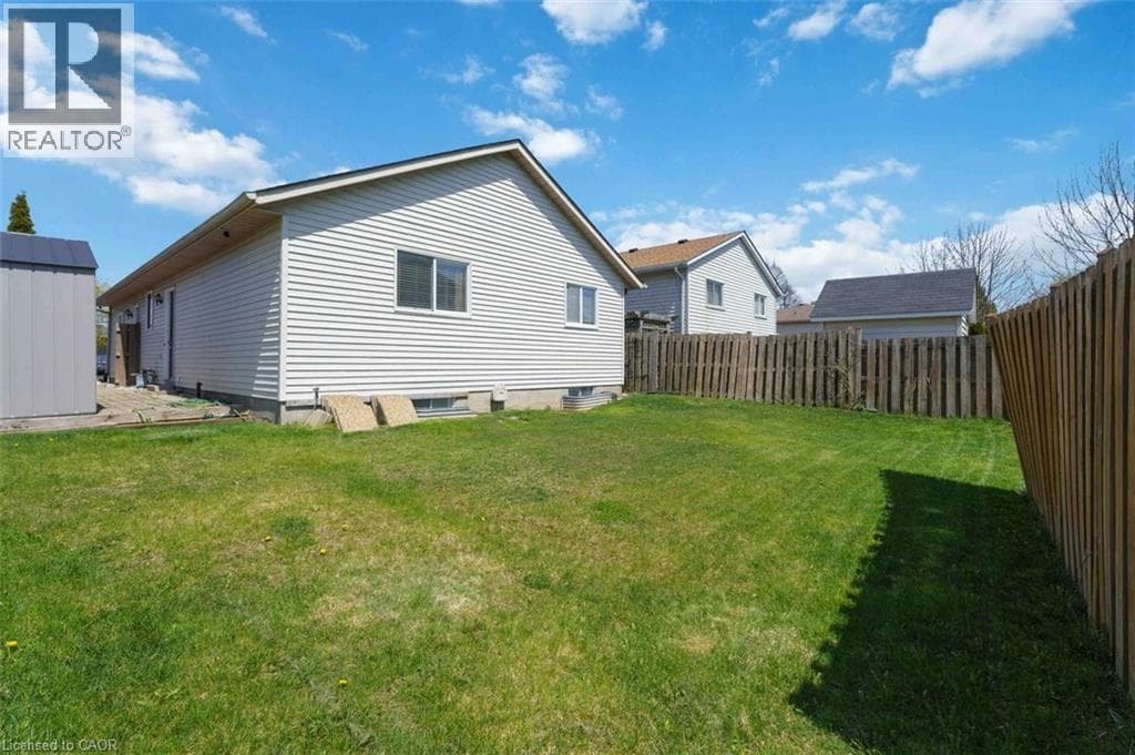 Single Family at 41 EASTWOOD Drive, Welland, Ontario - Photo 5 - RE/MAX Garden City Realty