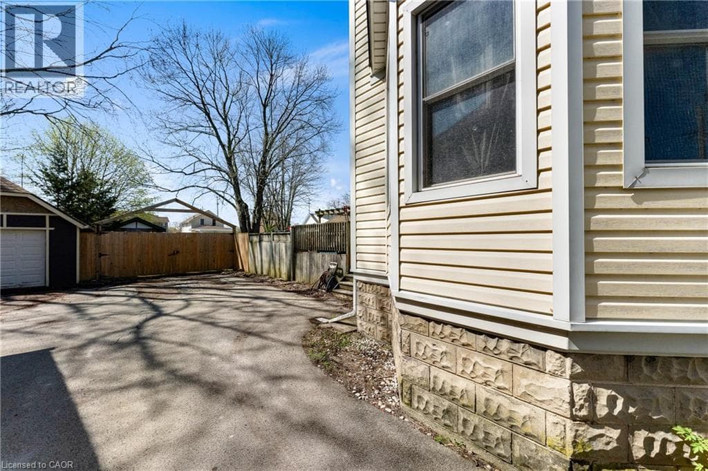 Single Family at 122 ELGIN Street, Port Colborne, Ontario - Photo 9 - RE/MAX Garden City Realty