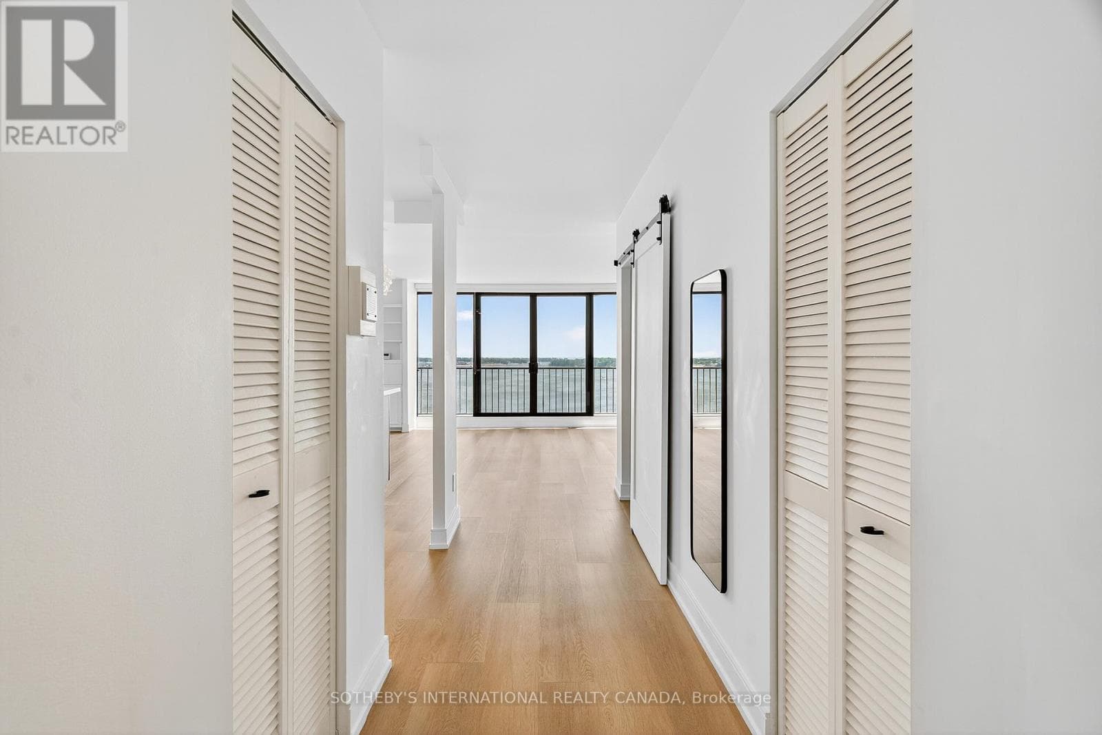 Single Family at 1423- 33 Harbour Square, Toronto (Waterfront Communities), Ontario - Photo 2 - RE/MAX Garden City Realty