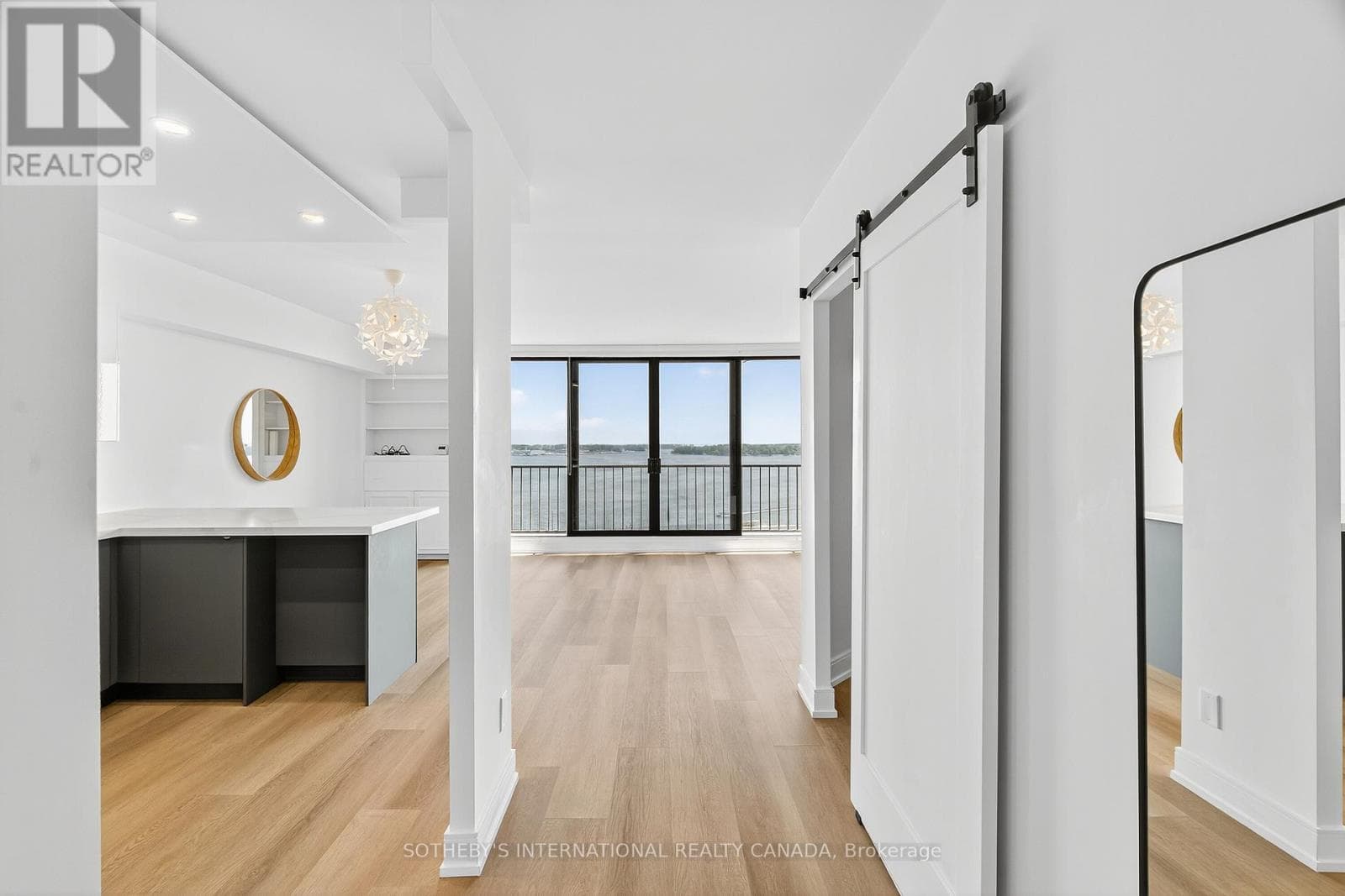 Single Family at 1423- 33 Harbour Square, Toronto (Waterfront Communities), Ontario - Photo 8 - RE/MAX Garden City Realty