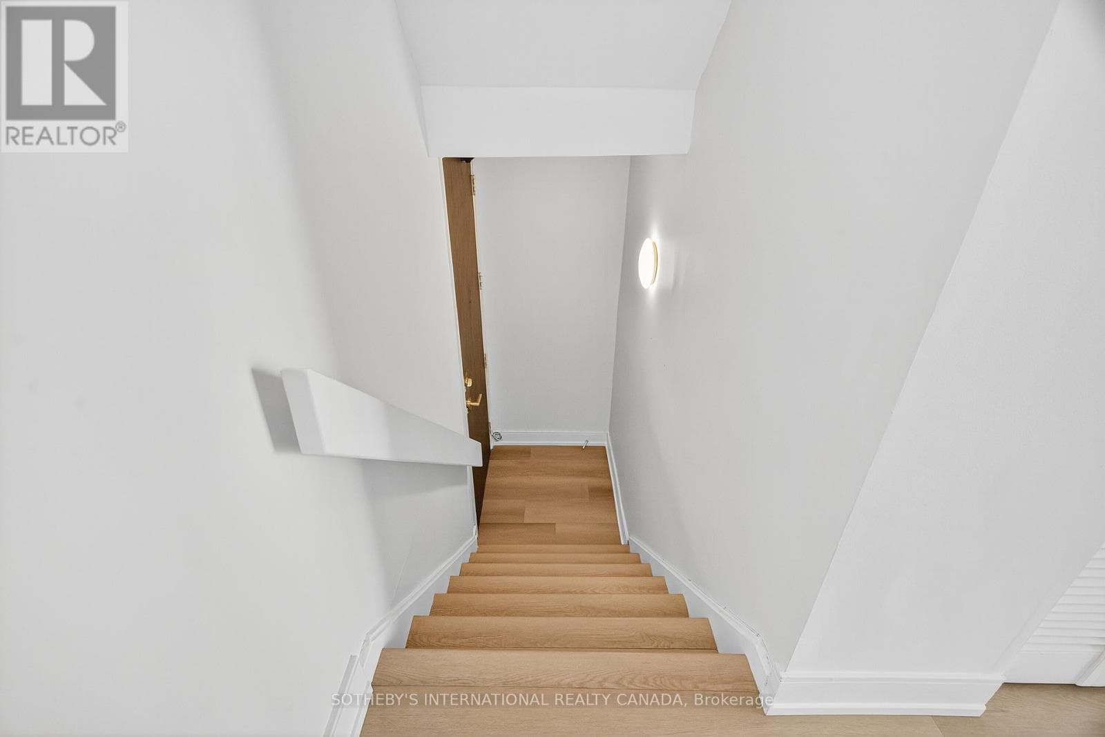 Single Family at 1423- 33 Harbour Square, Toronto (Waterfront Communities), Ontario - Photo 7 - RE/MAX Garden City Realty