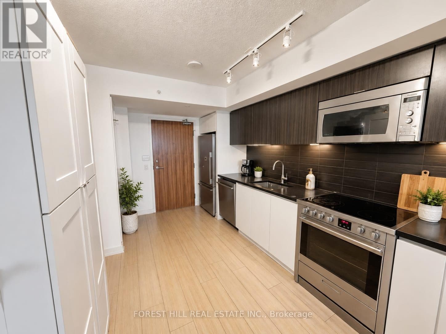 Single Family at 3710- 75 Queens Wharf Road, Toronto (Waterfront Communities), Ontario - Photo 2 - RE/MAX Garden City Realty