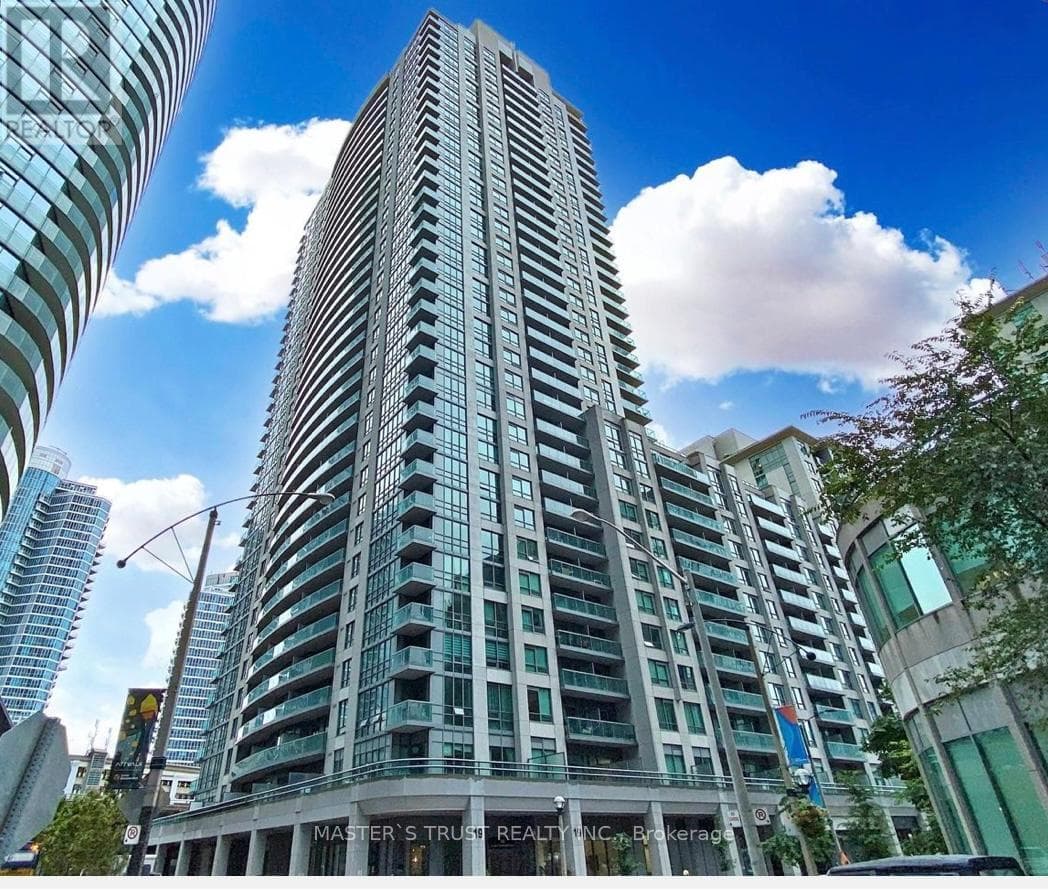 2003- 19 Grand Trunk Crescent