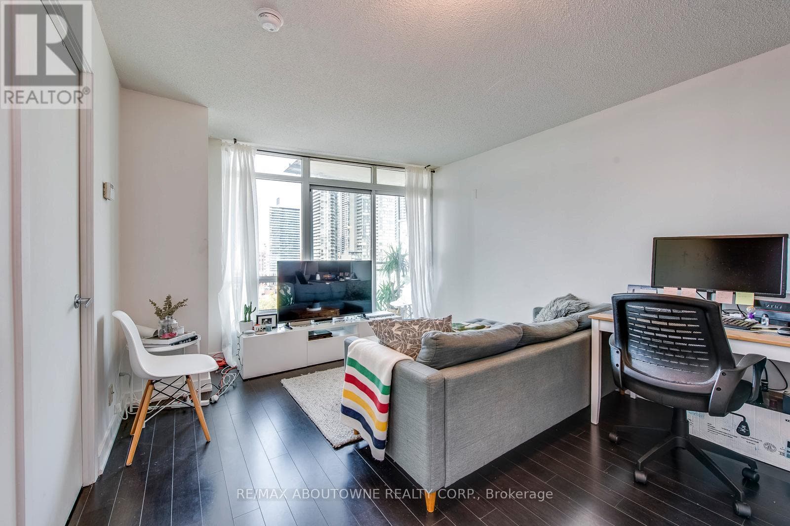 Single Family at 1907- 397 Front Street, Toronto (Waterfront Communities), Ontario - Photo 6 - RE/MAX Garden City Realty