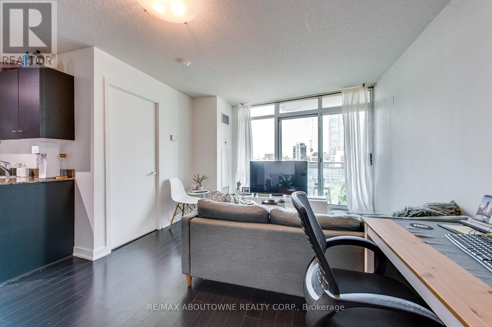 Single Family at 1907- 397 Front Street, Toronto (Waterfront Communities), Ontario - Photo 7 - RE/MAX Garden City Realty