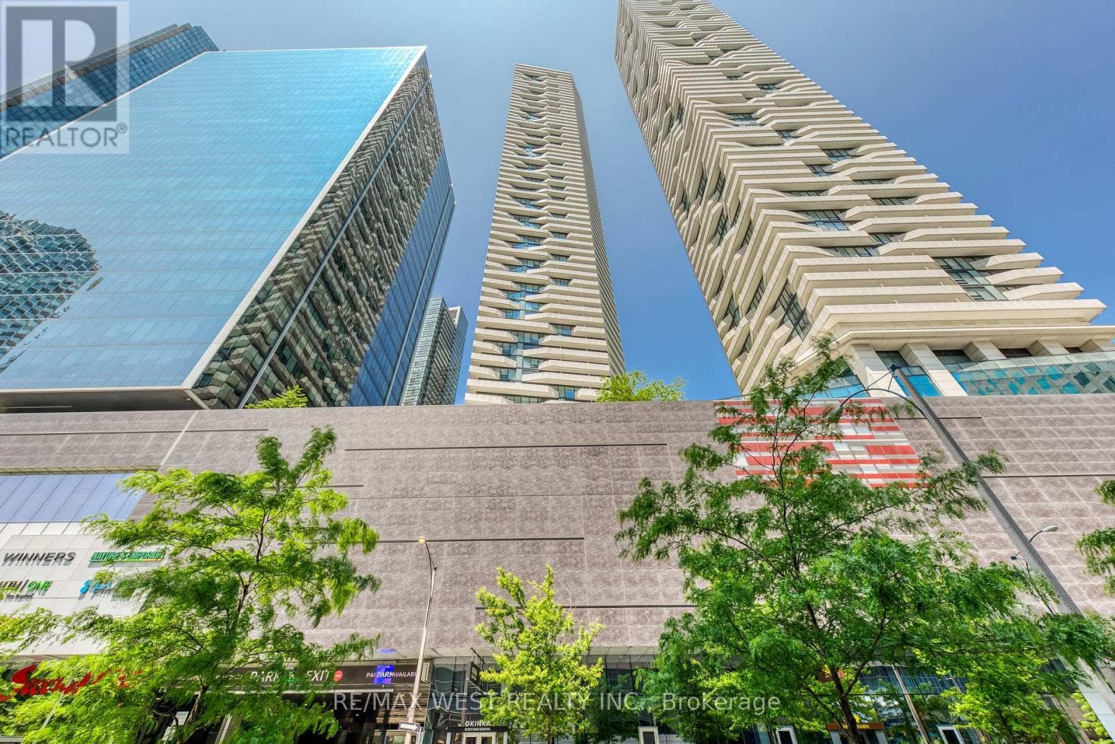 2004- 100 Harbour Street