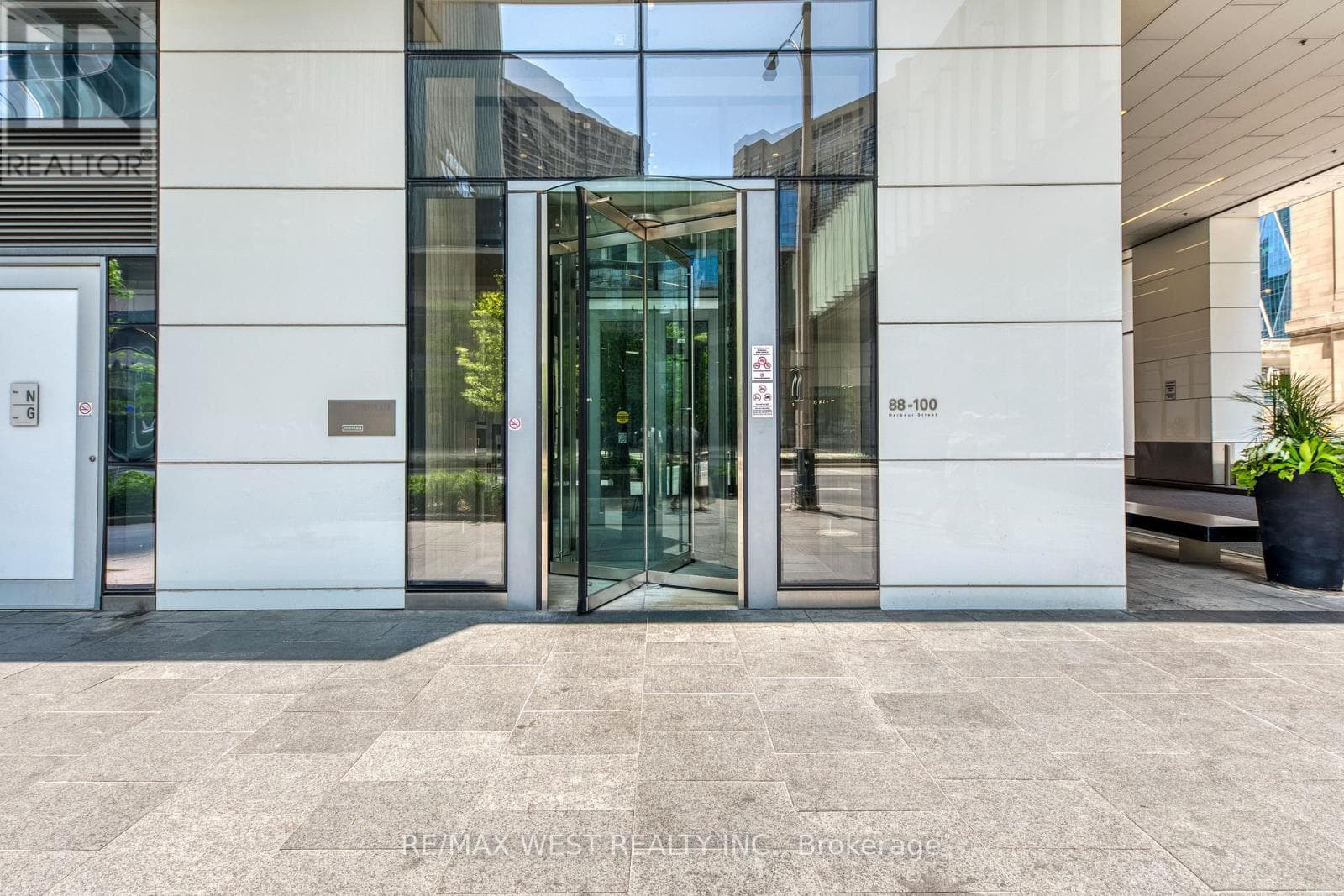 Single Family at 2004- 100 Harbour Street, Toronto (Waterfront Communities), Ontario - Photo 2 - RE/MAX Garden City Realty