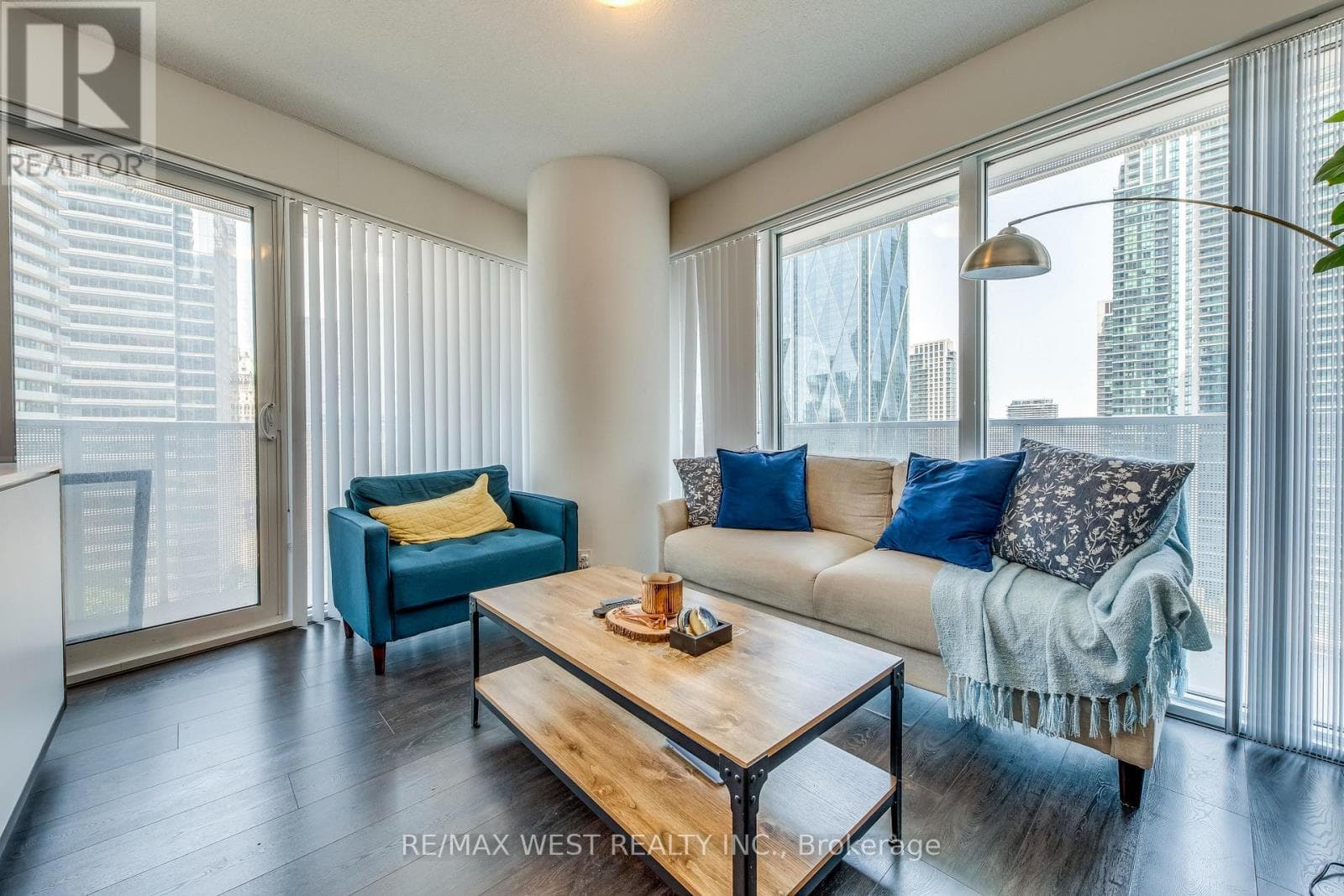 Single Family at 2004- 100 Harbour Street, Toronto (Waterfront Communities), Ontario - Photo 6 - RE/MAX Garden City Realty