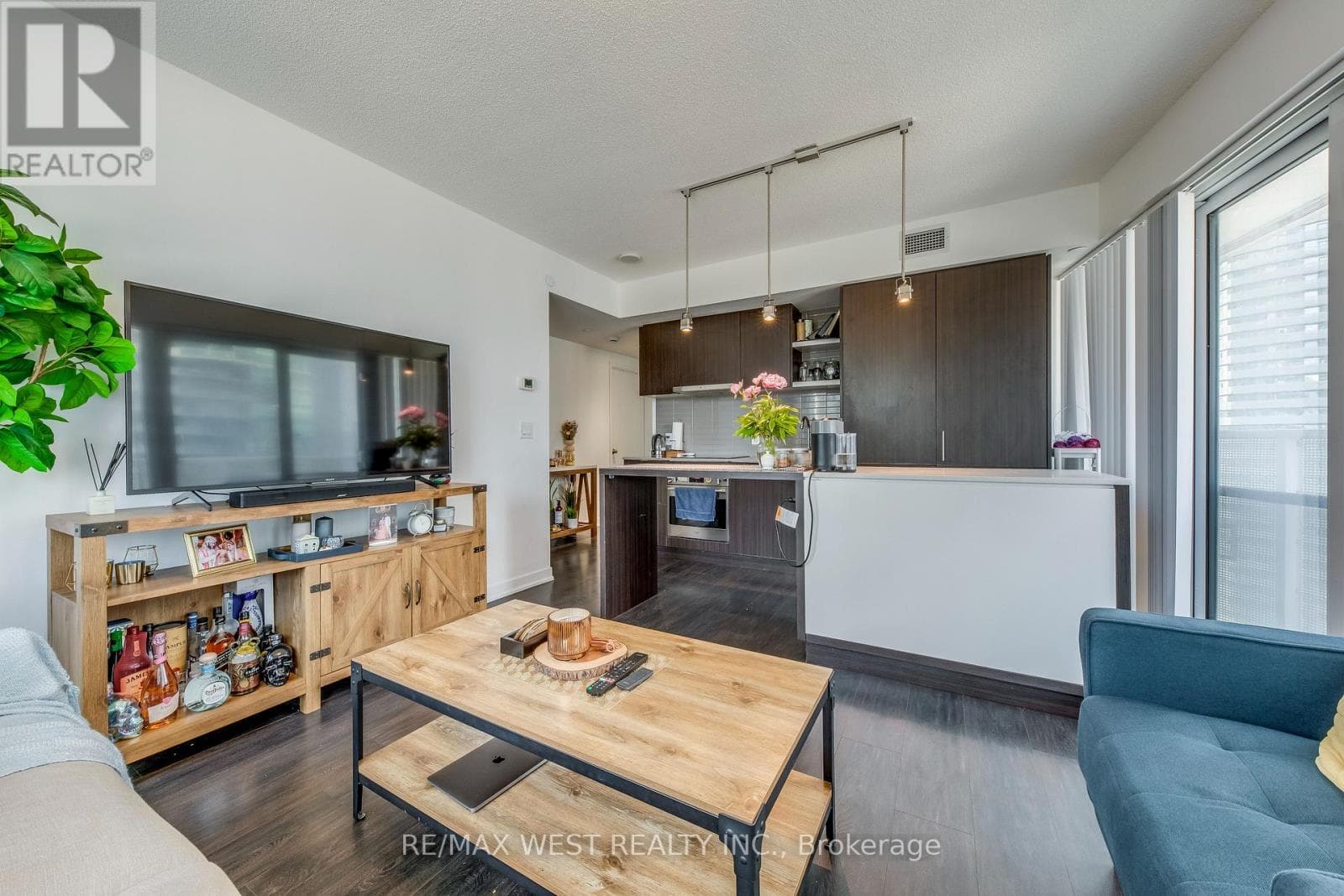 Single Family at 2004- 100 Harbour Street, Toronto (Waterfront Communities), Ontario - Photo 8 - RE/MAX Garden City Realty