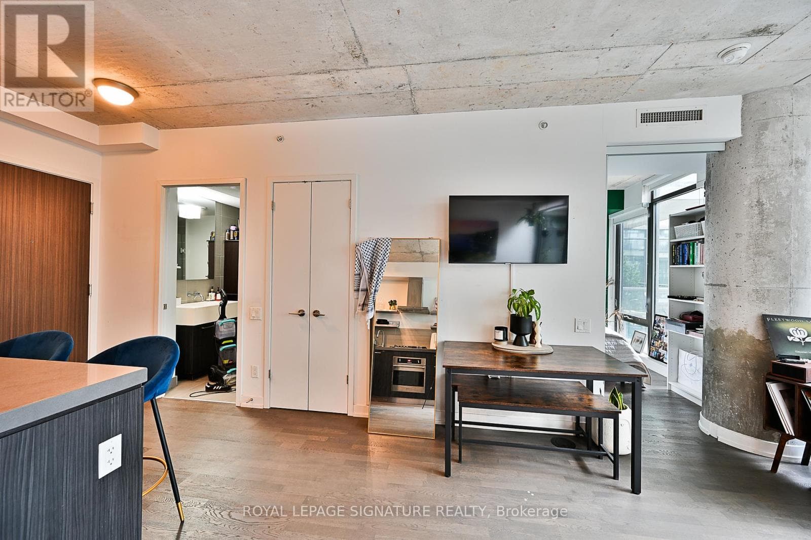 Single Family at 601- 560 King Street, Toronto (Waterfront Communities), Ontario - Photo 3 - RE/MAX Garden City Realty