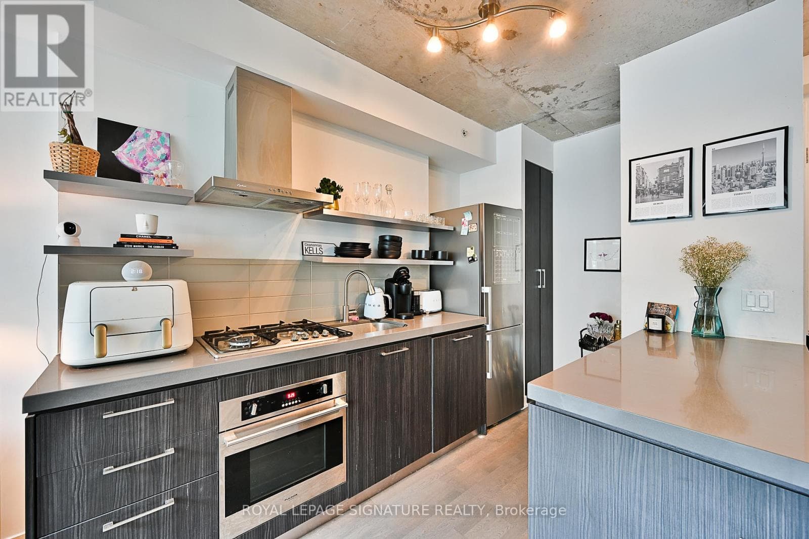 Single Family at 601- 560 King Street, Toronto (Waterfront Communities), Ontario - Photo 2 - RE/MAX Garden City Realty
