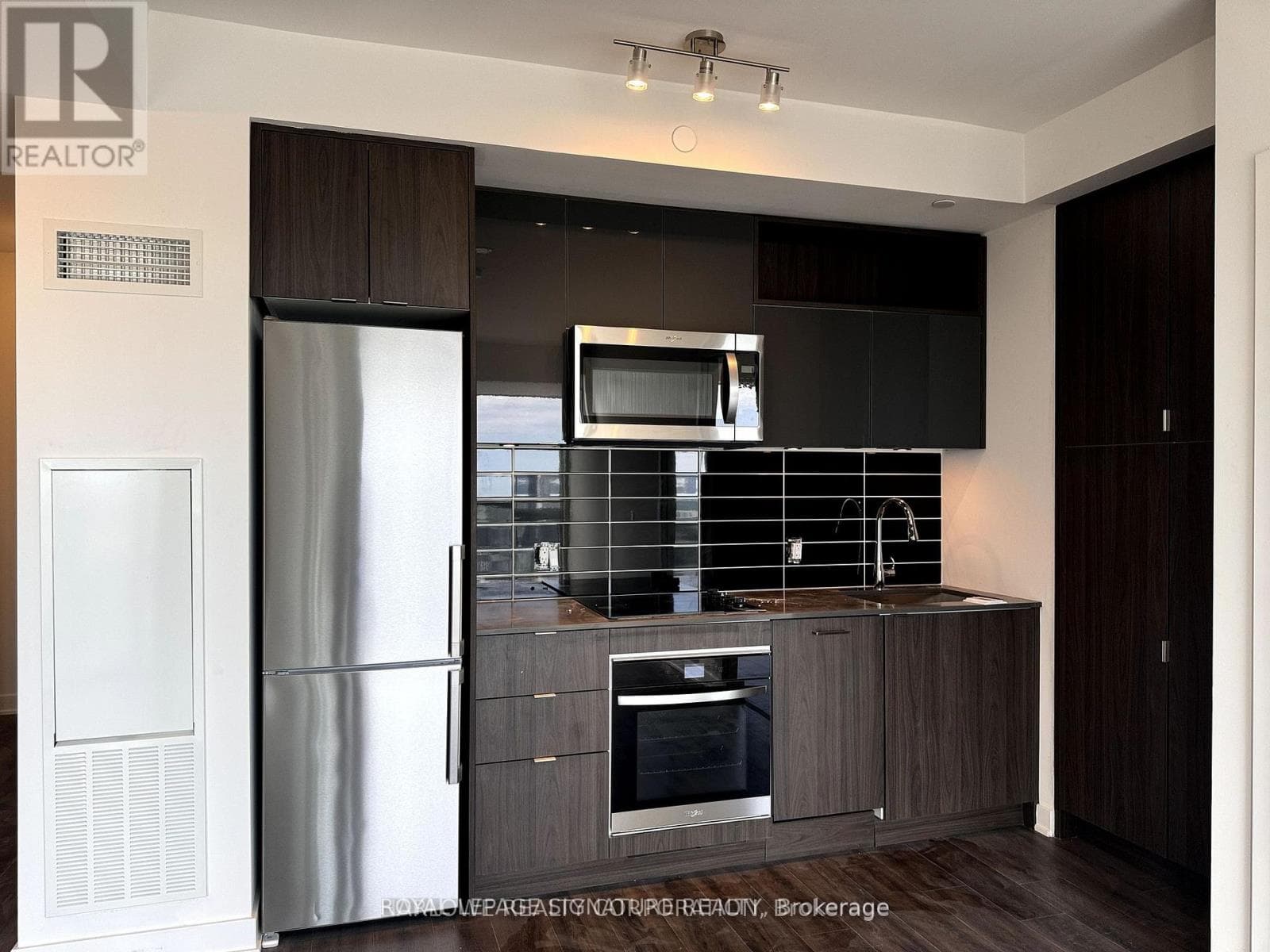 Single Family at LPH2904- 70 Princess Street, Toronto (Waterfront Communities), Ontario - Photo 4 - RE/MAX Garden City Realty