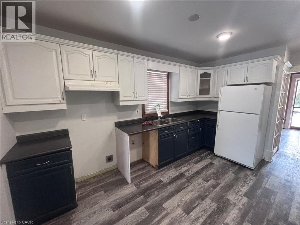 Single Family at 45 CHAPLIN Avenue, St. Catharines, Ontario - Photo 10 - RE/MAX Garden City Realty