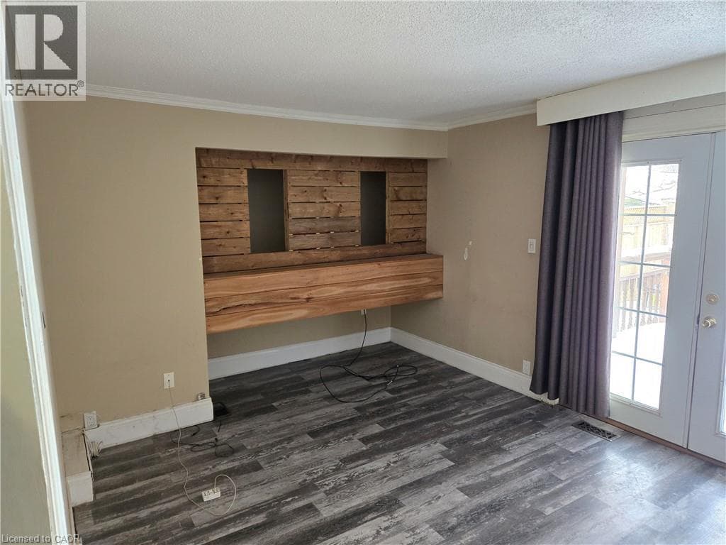 Single Family at 45 CHAPLIN Avenue, St. Catharines, Ontario - Photo 2 - RE/MAX Garden City Realty