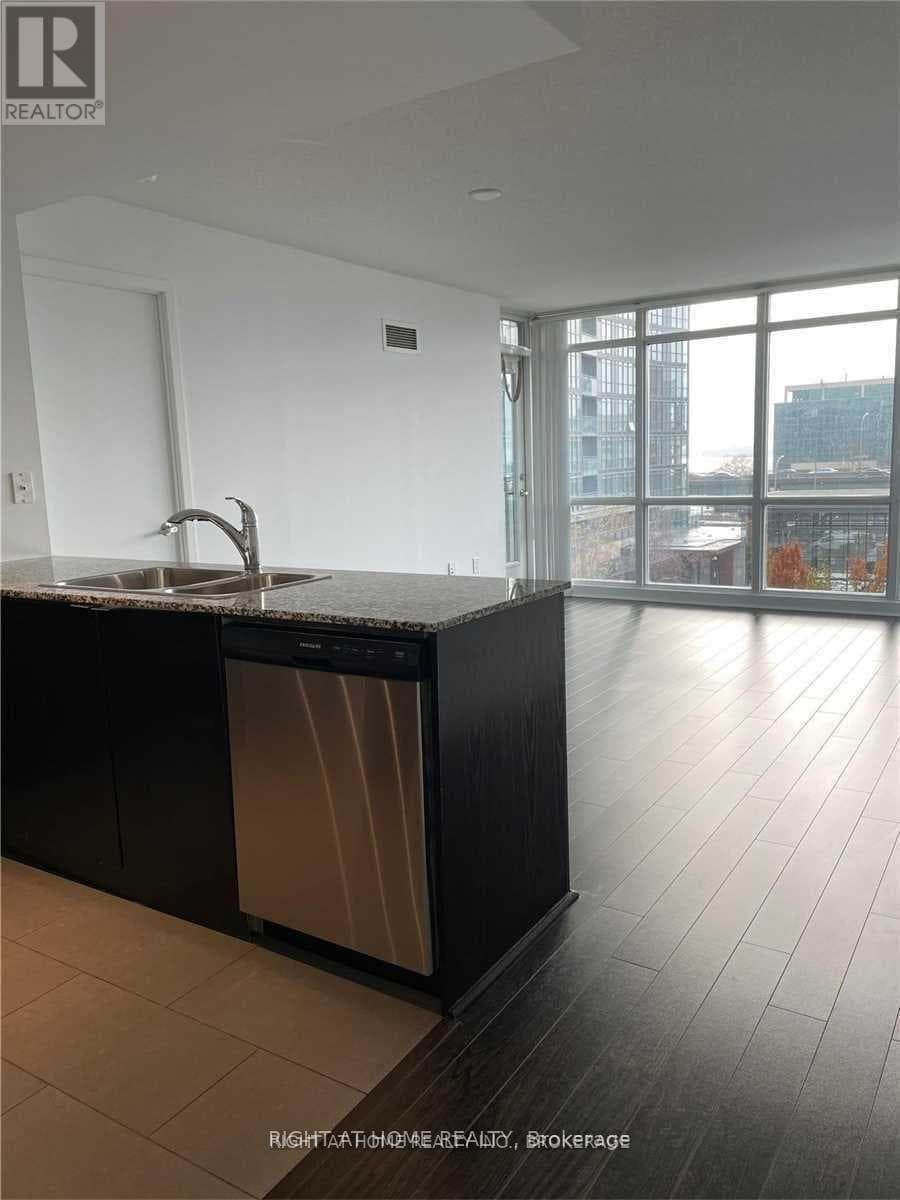 Single Family at 510- 15 Fort York Boulevard, Toronto (Waterfront Communities), Ontario - Photo 5 - RE/MAX Garden City Realty